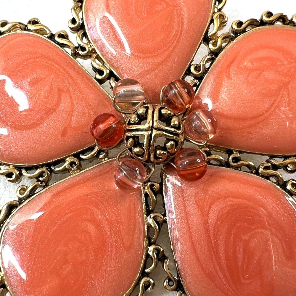 Large Vintage Flower Brooch Pearlized Coral Swirl Gold Tone Frame 2 3/16" - Picture 9 of 10